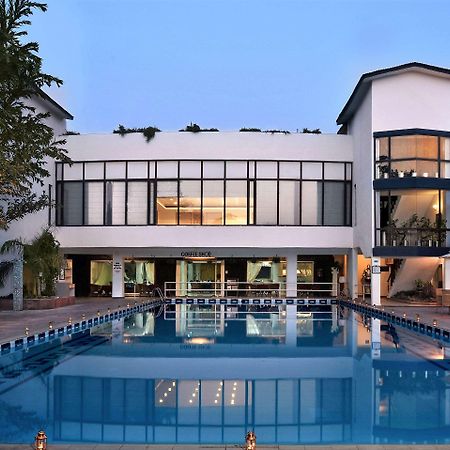 Best Western Resort Country Club Ґурґаон Екстер'єр фото