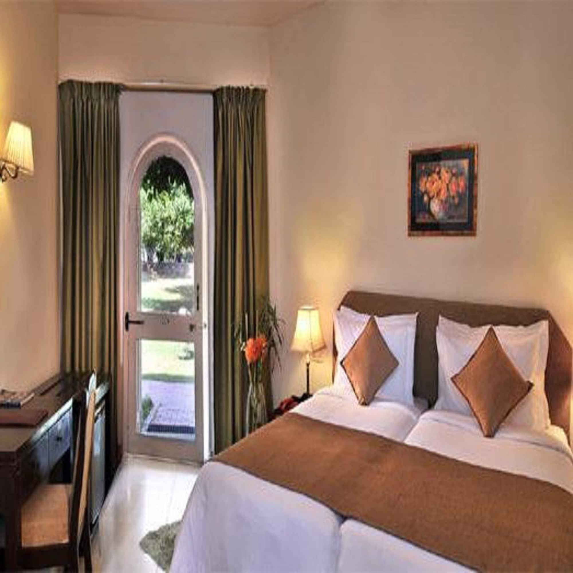 Best Western Resort Country Club Ґурґаон Екстер'єр фото