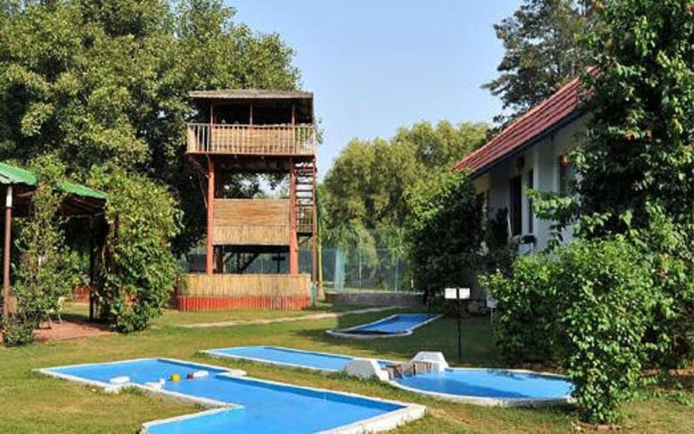 Best Western Resort Country Club Ґурґаон Екстер'єр фото