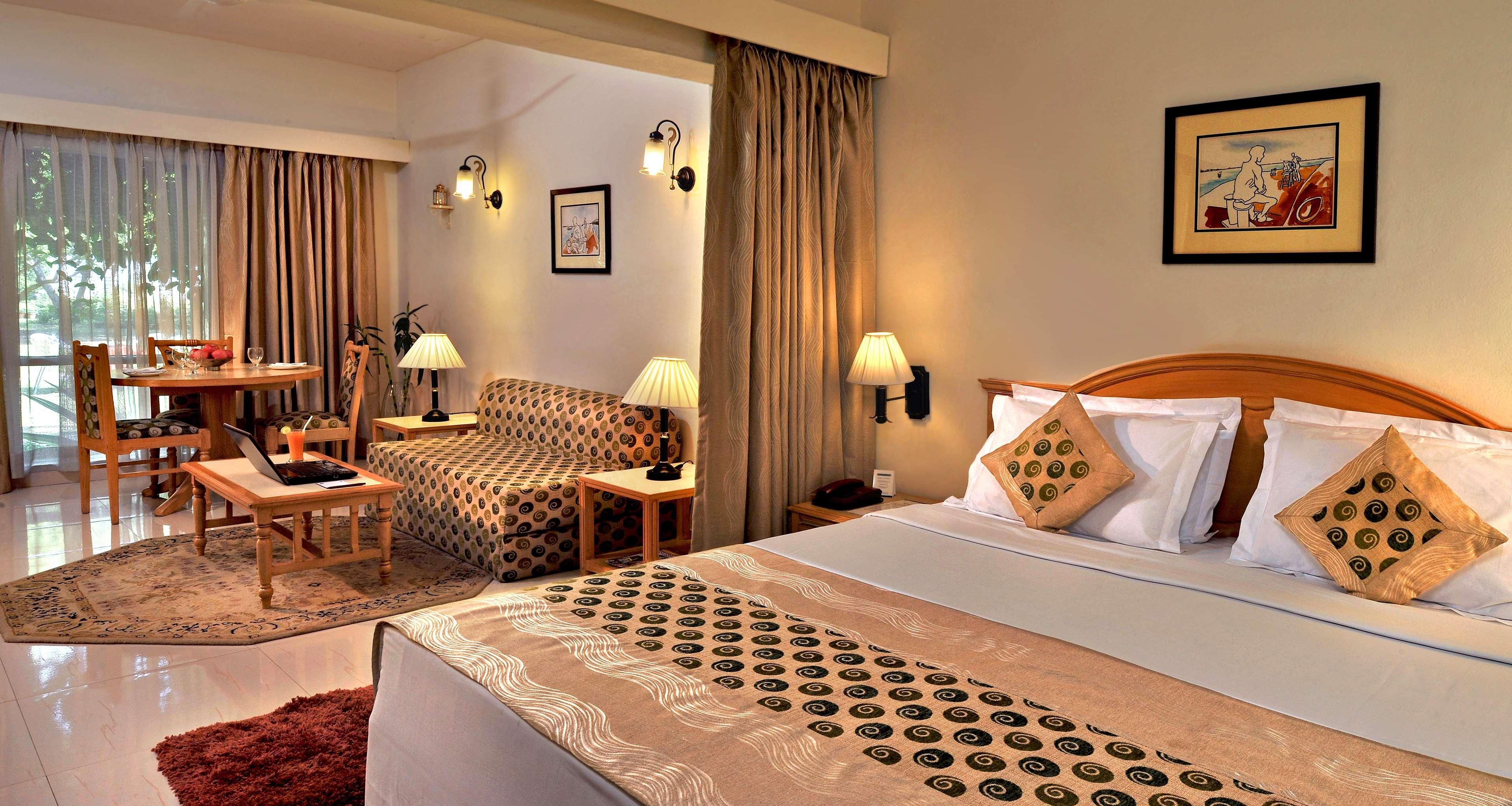 Best Western Resort Country Club Ґурґаон Екстер'єр фото
