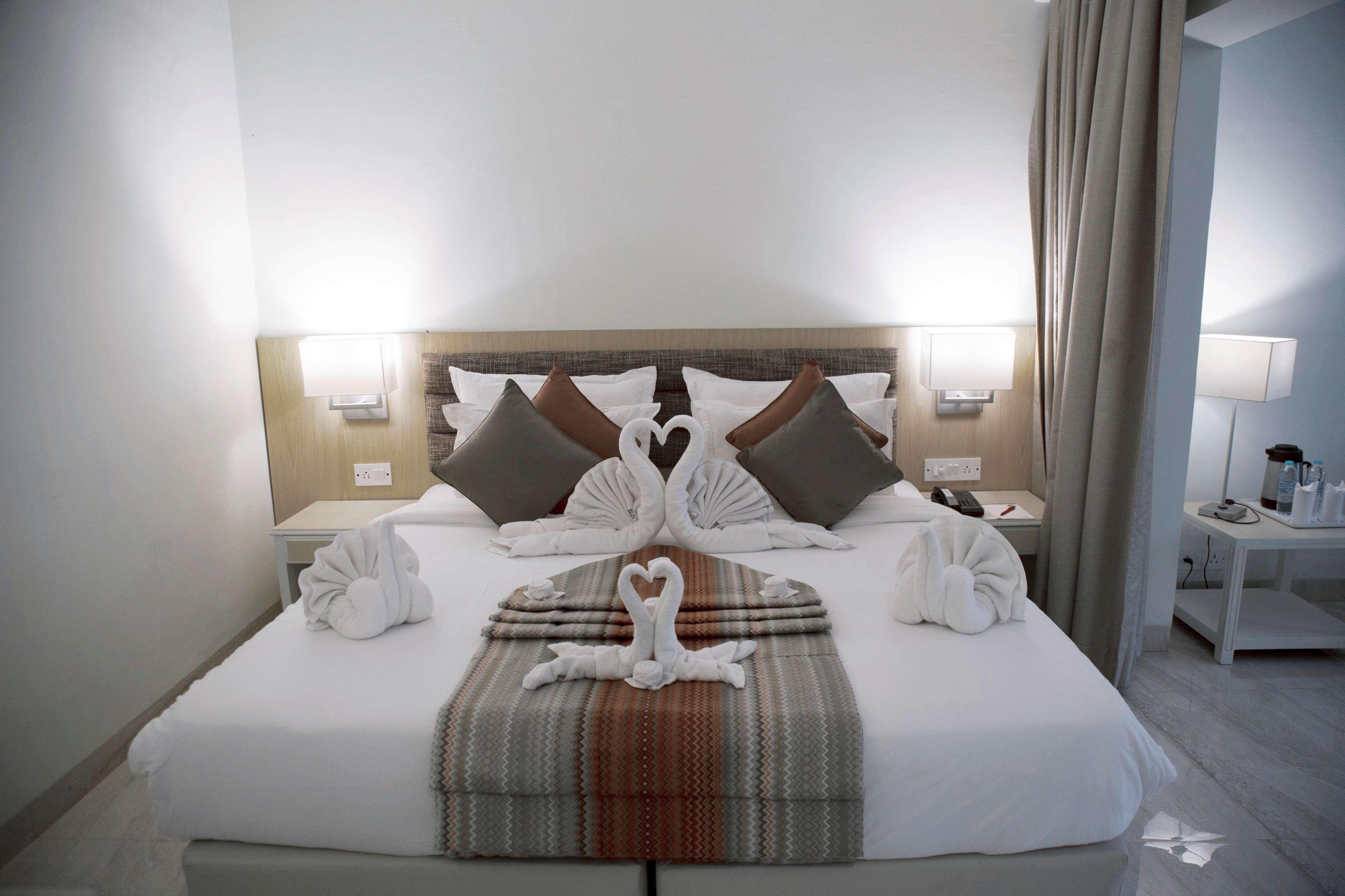 Best Western Resort Country Club Ґурґаон Екстер'єр фото
