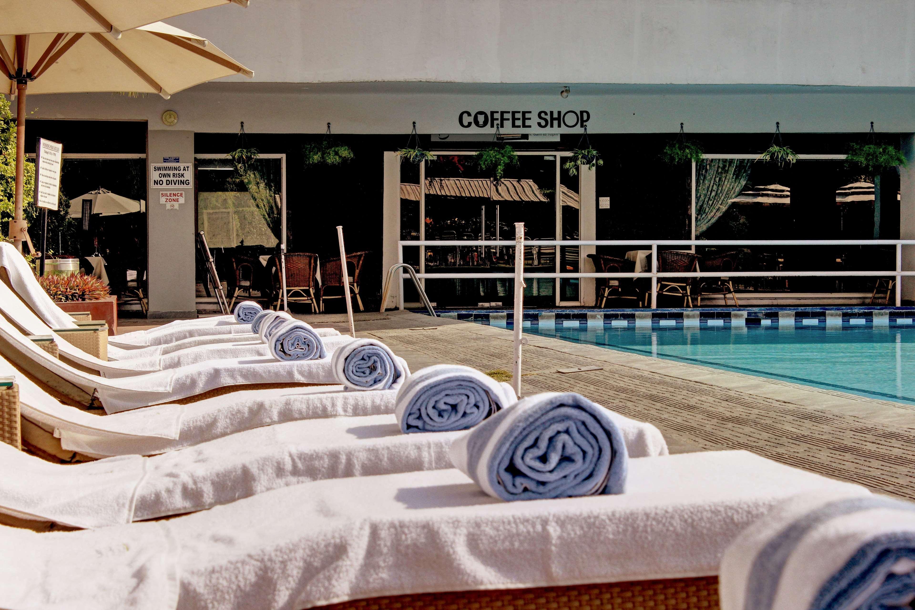 Best Western Resort Country Club Ґурґаон Екстер'єр фото