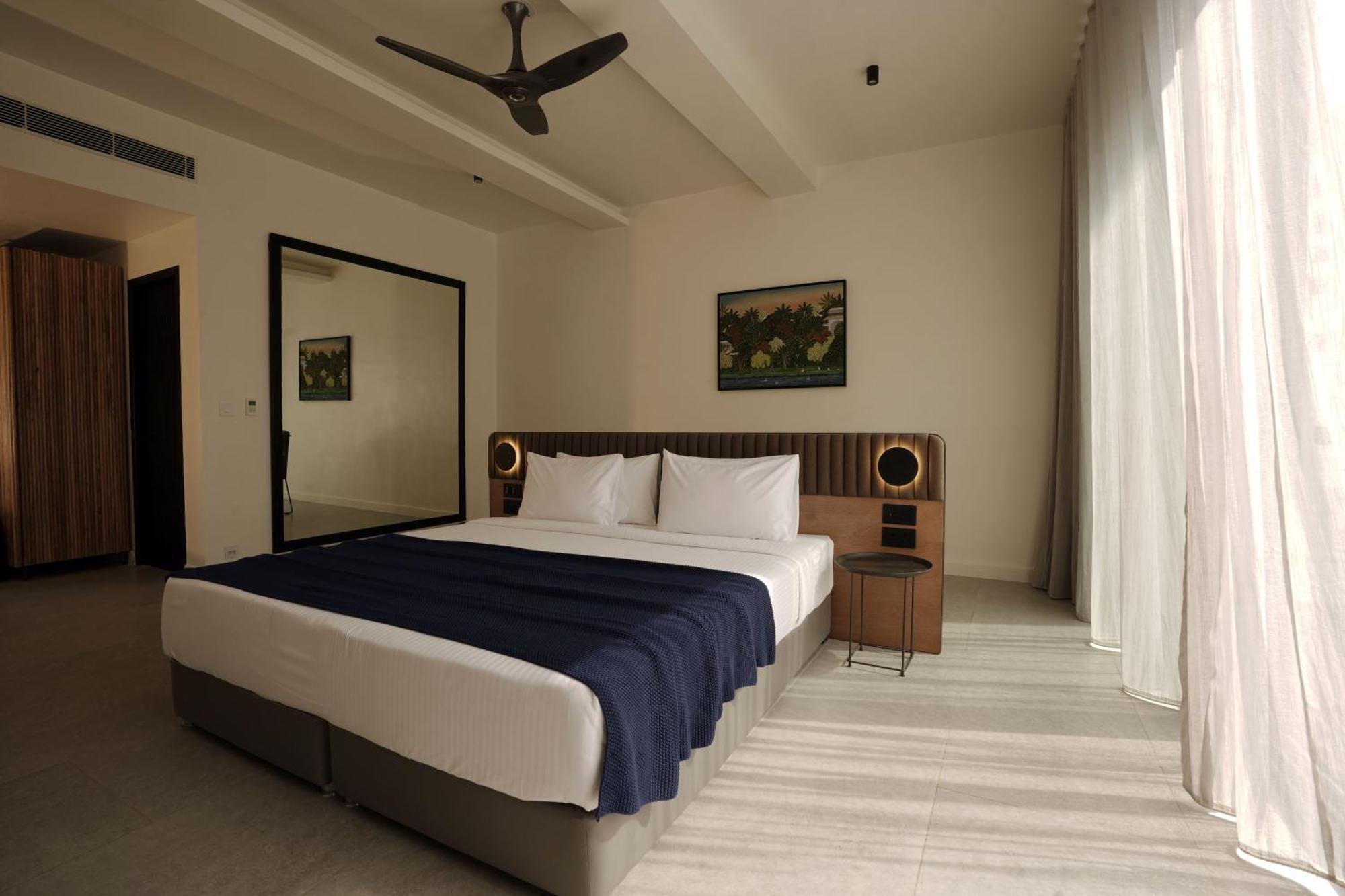 Best Western Resort Country Club Ґурґаон Екстер'єр фото