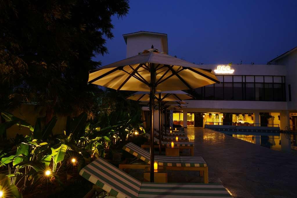 Best Western Resort Country Club Ґурґаон Екстер'єр фото