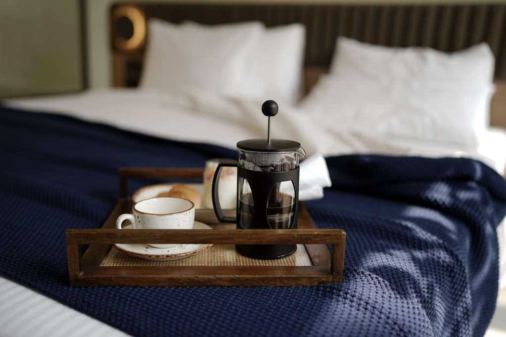 Best Western Resort Country Club Ґурґаон Номер фото