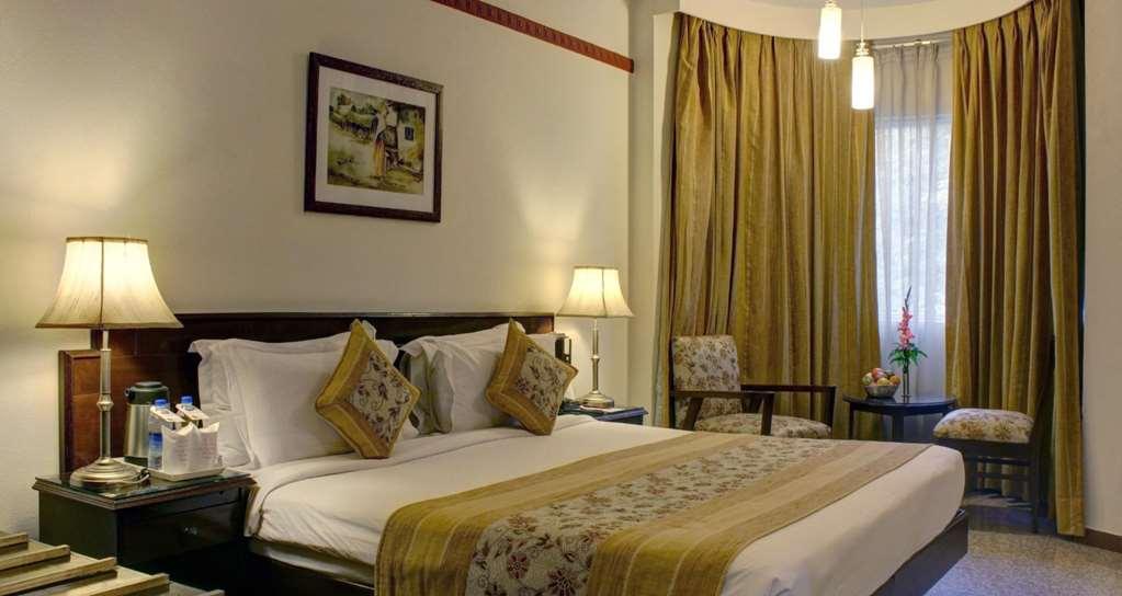 Best Western Resort Country Club Ґурґаон Номер фото