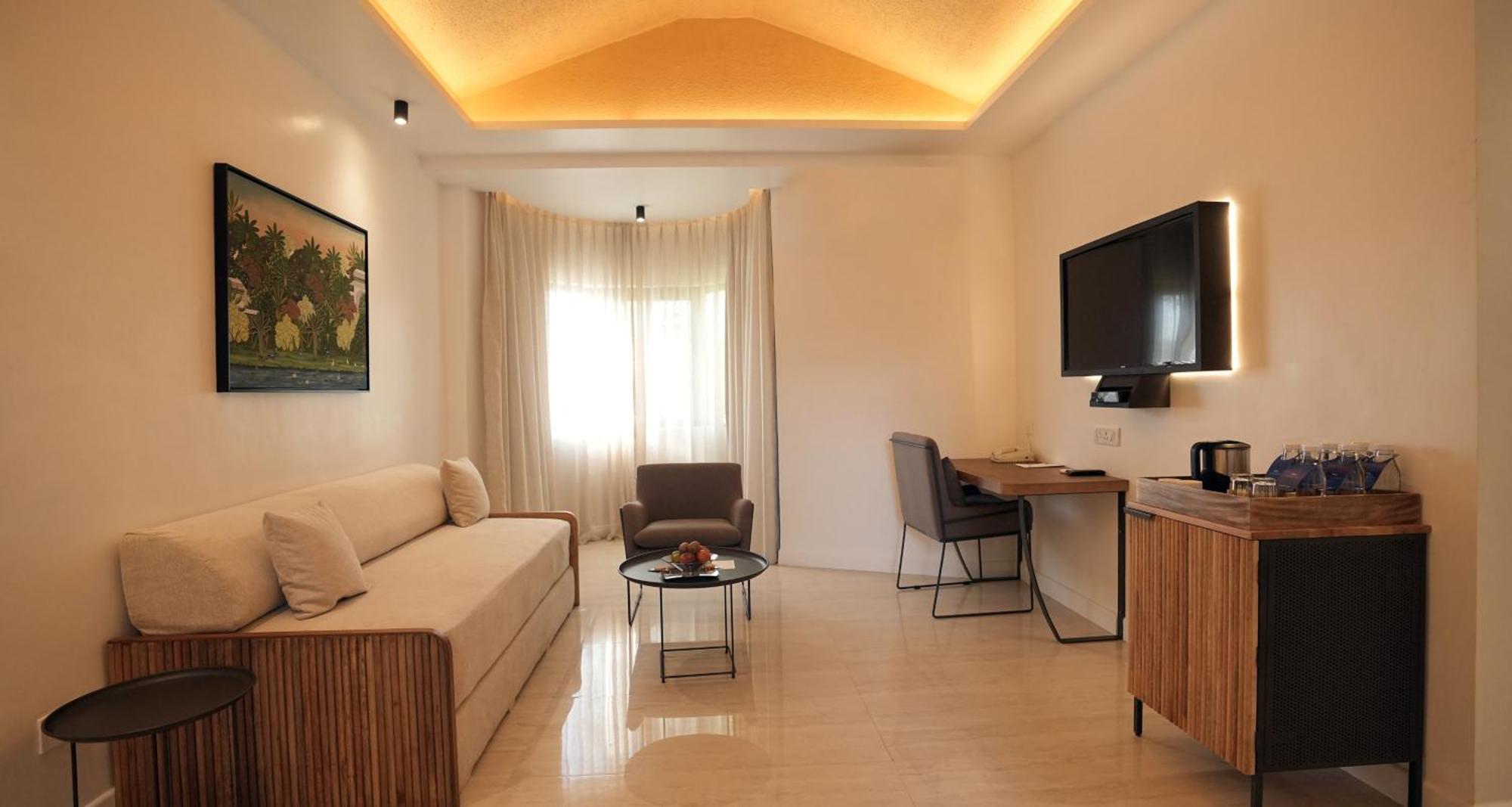 Best Western Resort Country Club Ґурґаон Екстер'єр фото