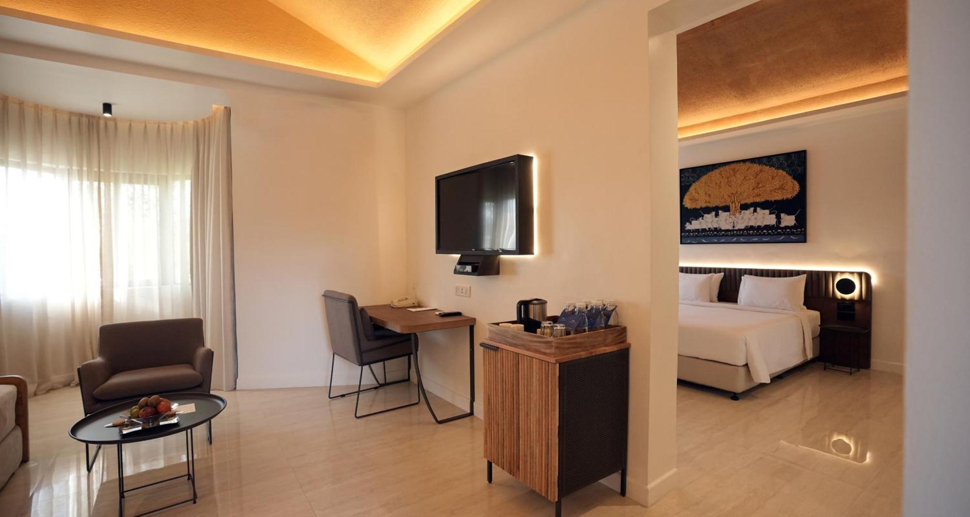 Best Western Resort Country Club Ґурґаон Екстер'єр фото